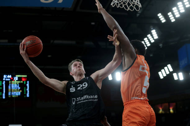 西班牙人中 西班牙人中